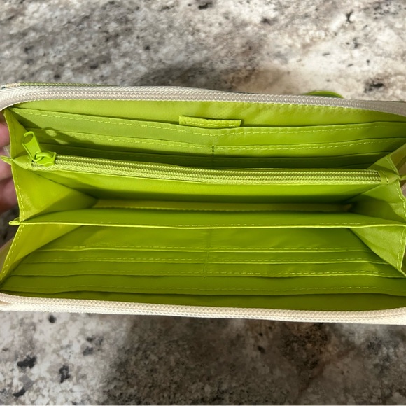 NWT Lily Bloom Zipper Checkbook Wallet - Picture 3 of 3